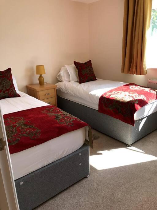 Lovely Two Bedroom Bungalow With Hot Tub Yeovil Zewnętrze zdjęcie