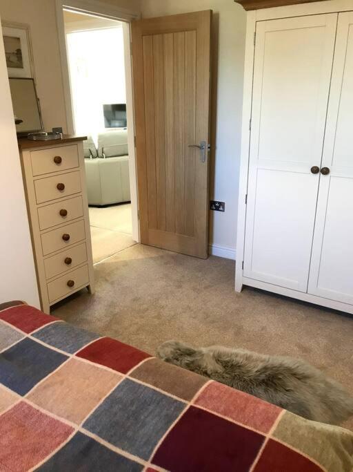Lovely Two Bedroom Bungalow With Hot Tub Yeovil Zewnętrze zdjęcie