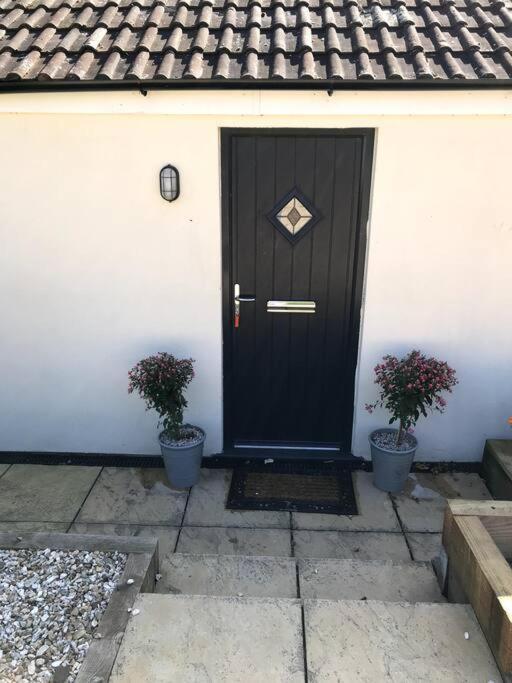 Lovely Two Bedroom Bungalow With Hot Tub Yeovil Zewnętrze zdjęcie