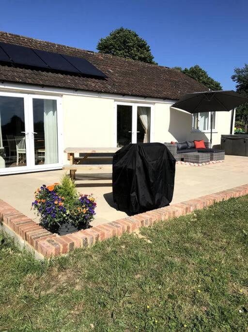 Lovely Two Bedroom Bungalow With Hot Tub Yeovil Zewnętrze zdjęcie