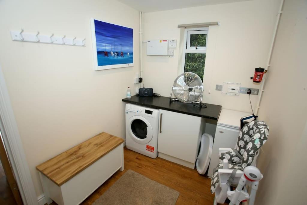 Lovely Two Bedroom Bungalow With Hot Tub Yeovil Zewnętrze zdjęcie